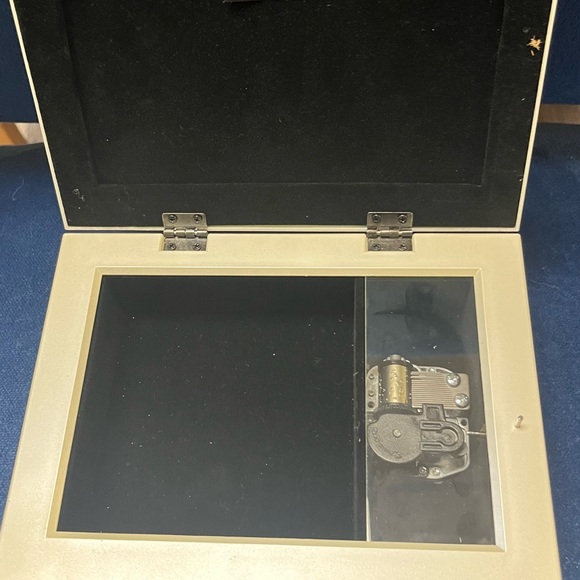 MUSICAL BOX - Picture 5 of 8